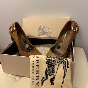 Burberry Platform Leather Pumps, Taupe, size 6.5